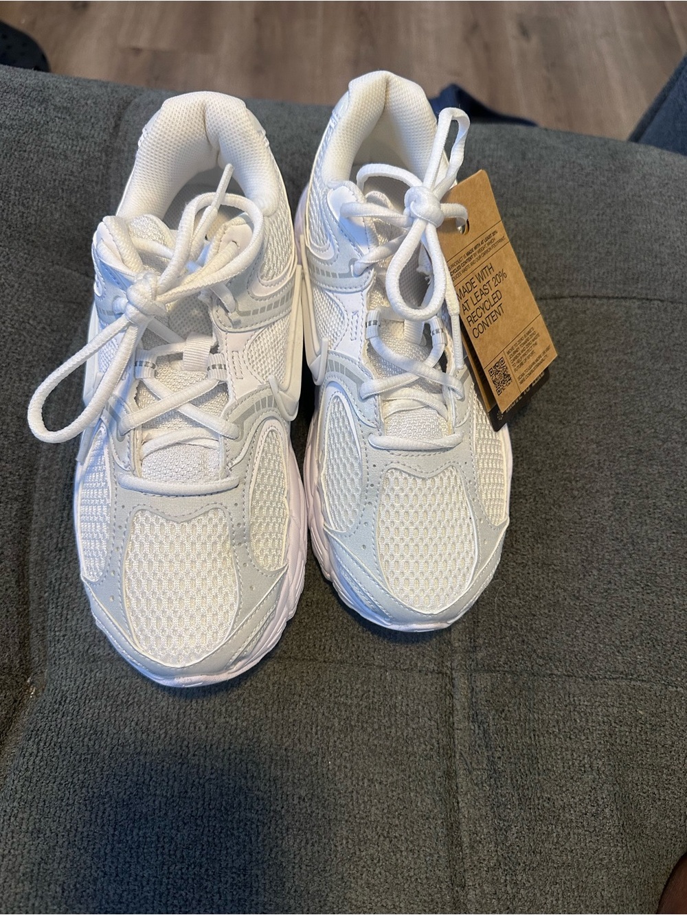 Nike V5 RNR Women's Athletic Shoes in white